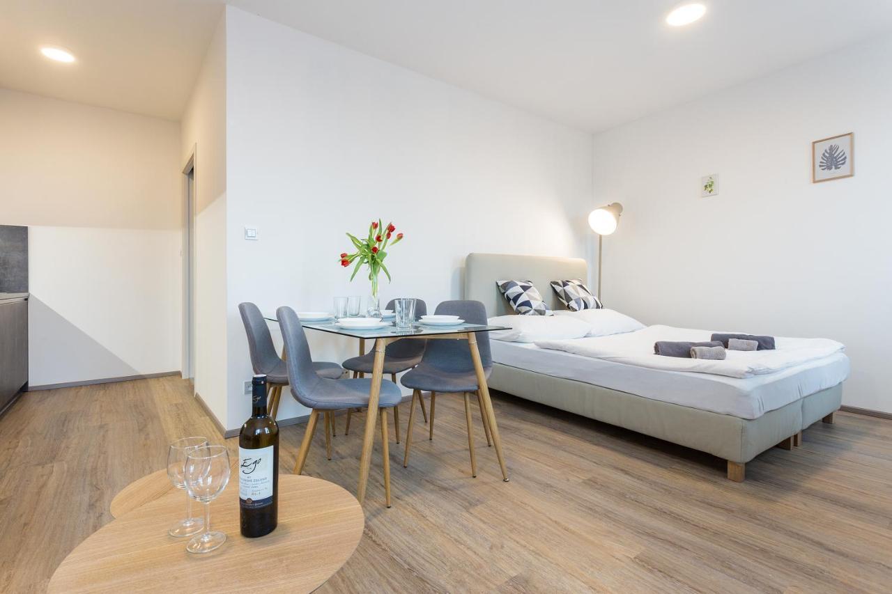 Harfa Apartments Prag Exteriör bild